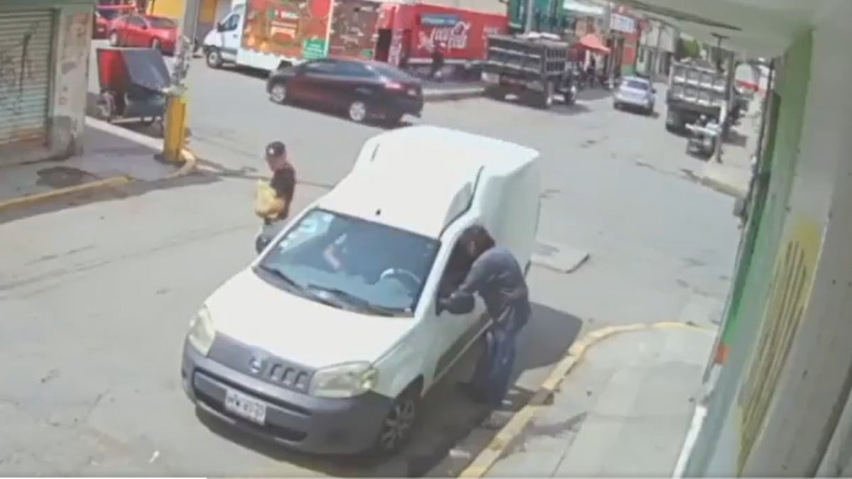 VIDEO Joven se niega a comprarle dulces a un vendedor ambulante, y este lo apuñaló