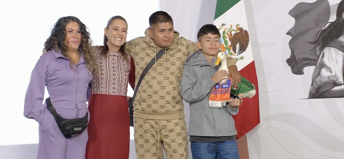 Llega pato 'Merlín' a la mañanera