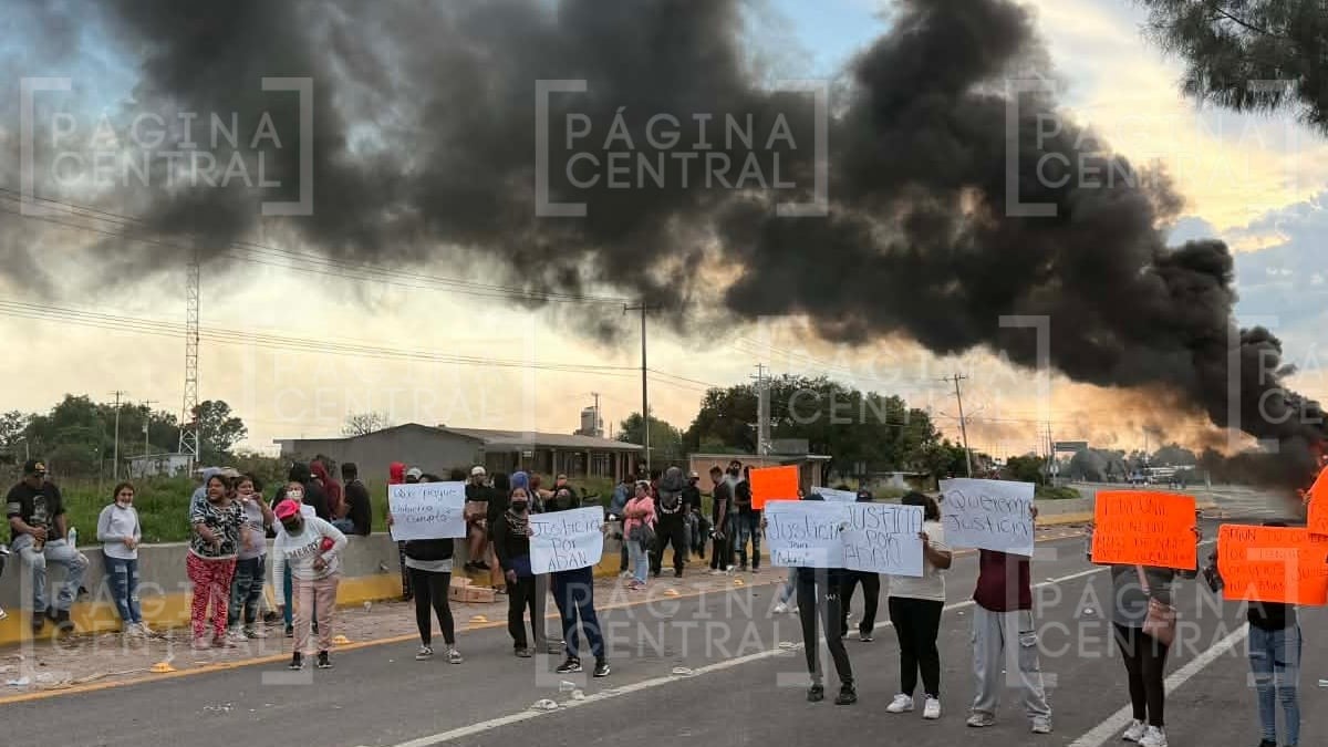 Bloquean tramos en la Celaya-Juventino Rosas con vehículos en llamas