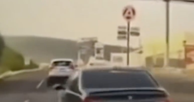 VIDEO ¡Bajo su guardia no! Policía logró detener a monta choques