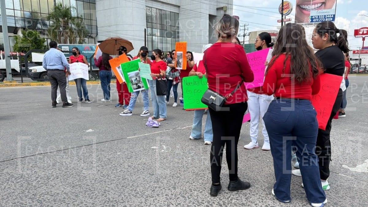 ¡Otra vez! Empleados del IMSS bloquean el bulevar Insurgentes en León