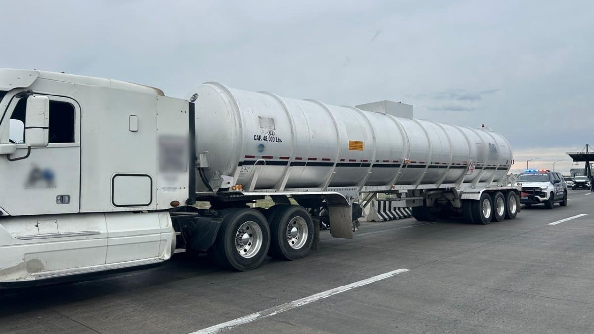 ¡Llevaba 48 mil litros de combustible! Aseguran pipa con huachicol en Apaseo el Grande