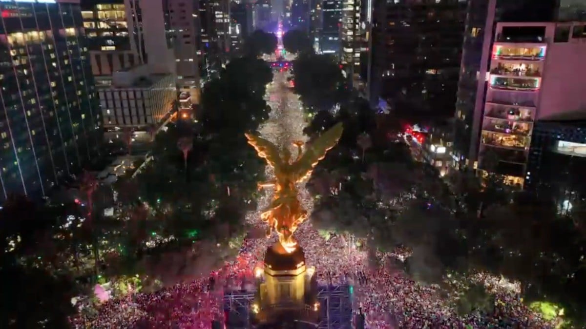 ¡Fiesta sin freno! El Ángel retumba entre alcohol y el triunfo de México