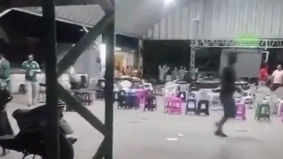 VIDEO Abren fuego en zona de fans durante el partido de México; reportan tres muertos