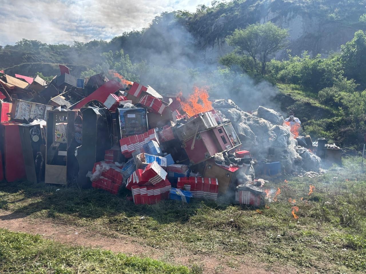 FGE y estado destruyen de artículos decomisados al crimen