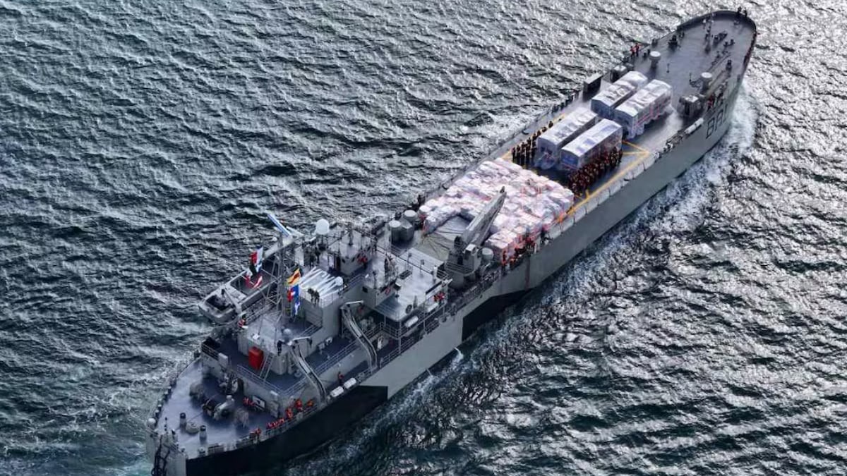 Zarpan buques con ayuda de México a Venezuela