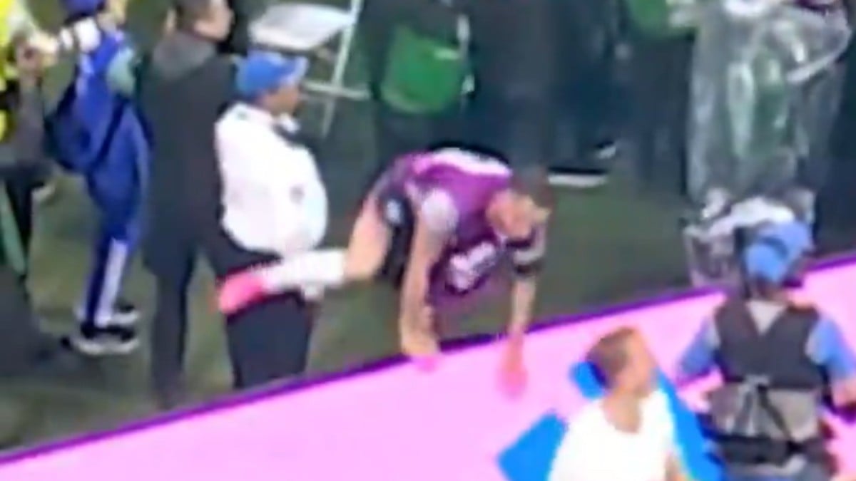 VIDEO ¿Karma? Jordan Henderson se fractura el brazo durante celebraciones de Inglaterra
