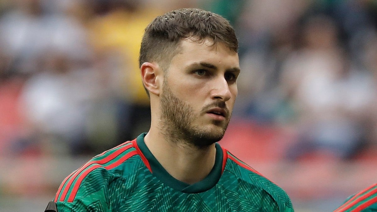 Sufre Santiago Giménez esguince de segundo grado