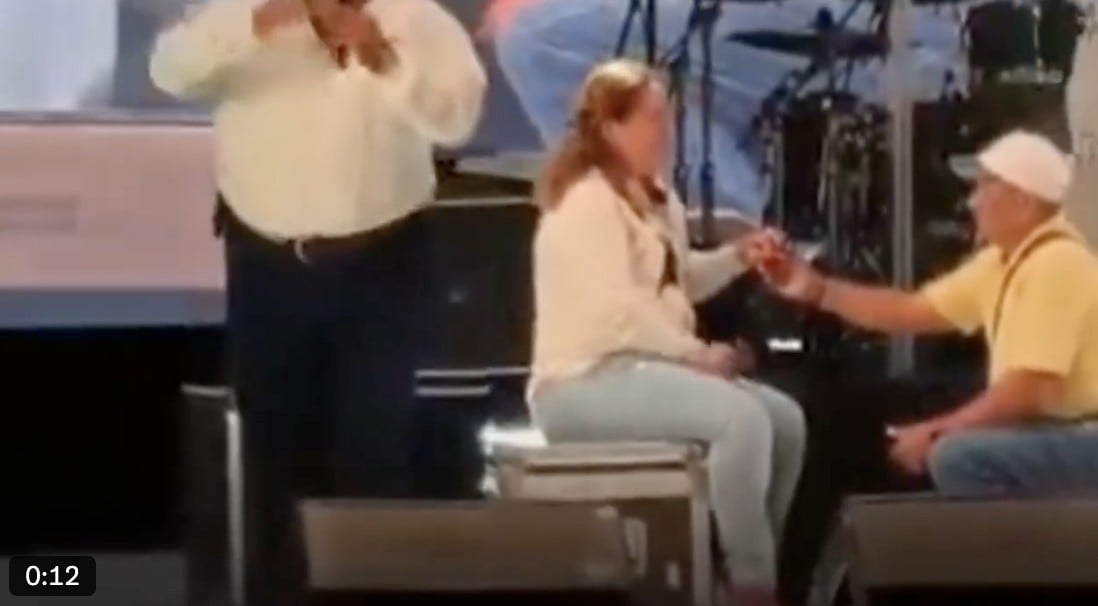 VIDEO Le pidió matrimonio a Diana en un escenario y meses después la mató en su casa