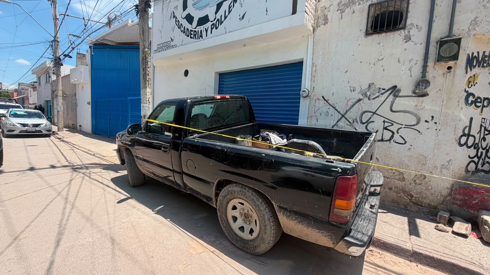 Hallan en Maravillas camioneta en que huyeron asesinos de 'El Chato' en la colonia Medina
