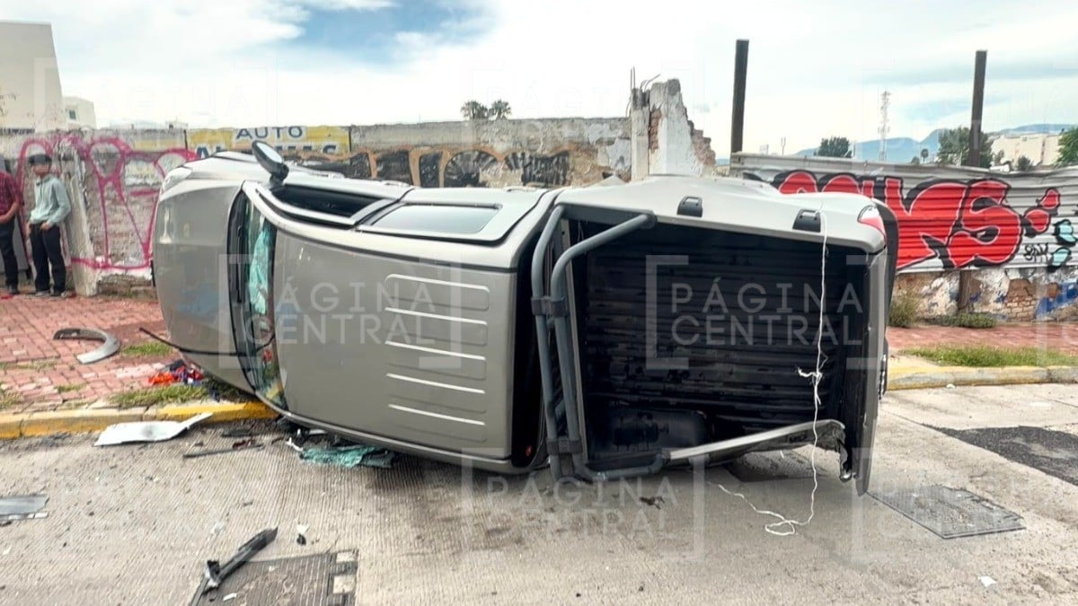 Se registra fuerte choque en cruce de Malecón del Río y Tota Carbajal; esto pasó