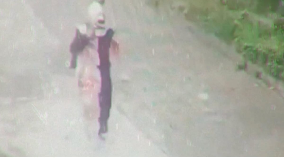 VIDEO ¿Payaso asesino en México? Captan a extraño sujeto asechando