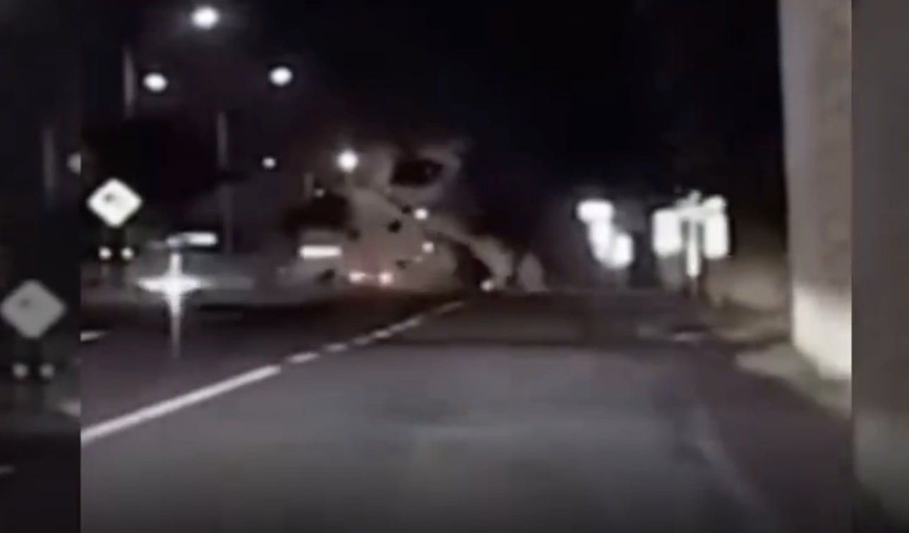 VIDEO ¡Brutales imágenes! Mueren 4 jóvenes tras fatal accidente vial