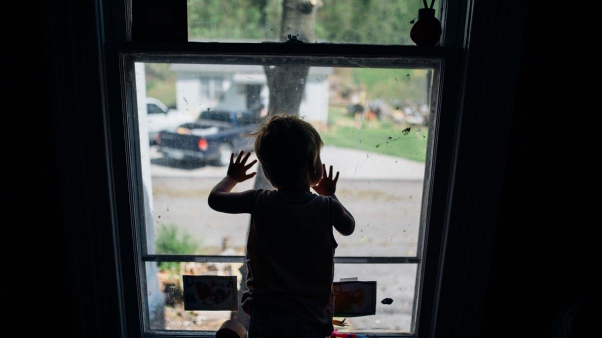 ¡Vacaciones de pesadilla! Niño cae desde el cuarto piso de un hotel y pierde la vida