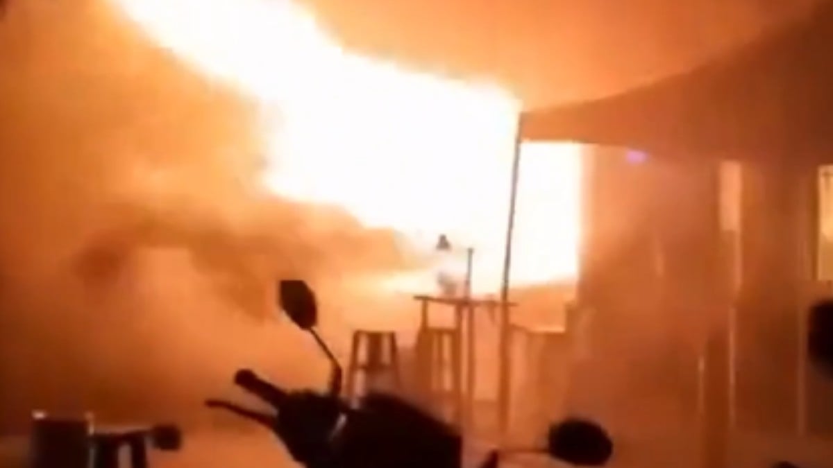 VIDEO ¡Trágico incendio! Llamas consumen un bar con personas dentro; reportan 27 muertos