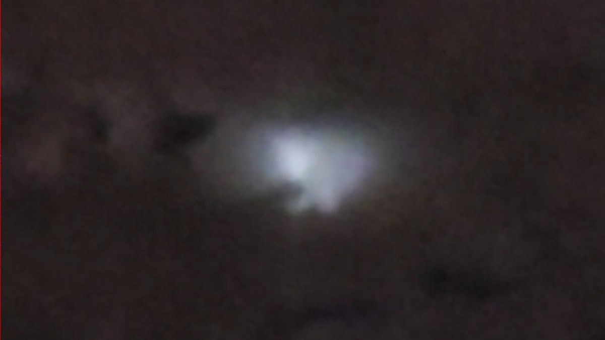 VIDEO ¡Se esconden detrás de las nubes! Captan misteriosas luces iluminando el cielo