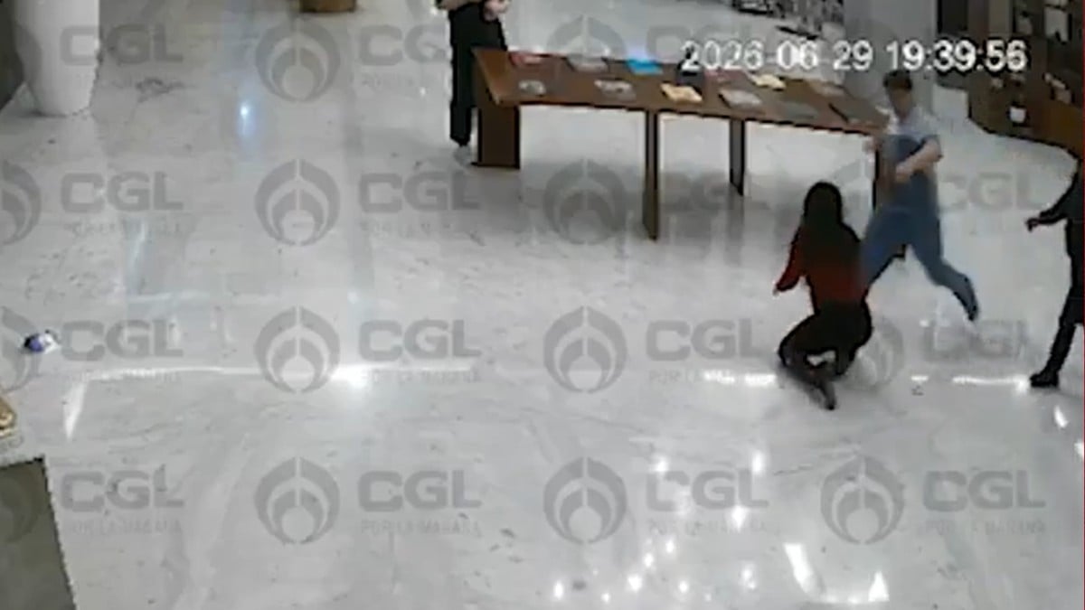 Agresión a una recepcionista