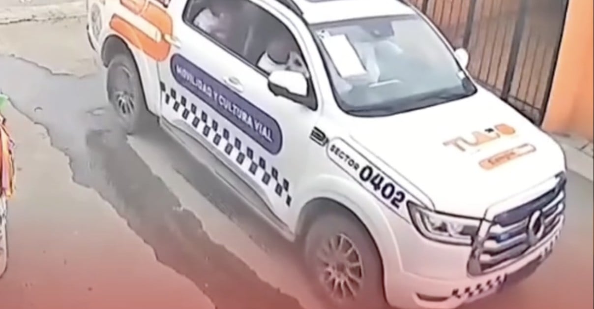VIDEO ¡Indignante! Patrulla atropelló a lomito mientras dormía