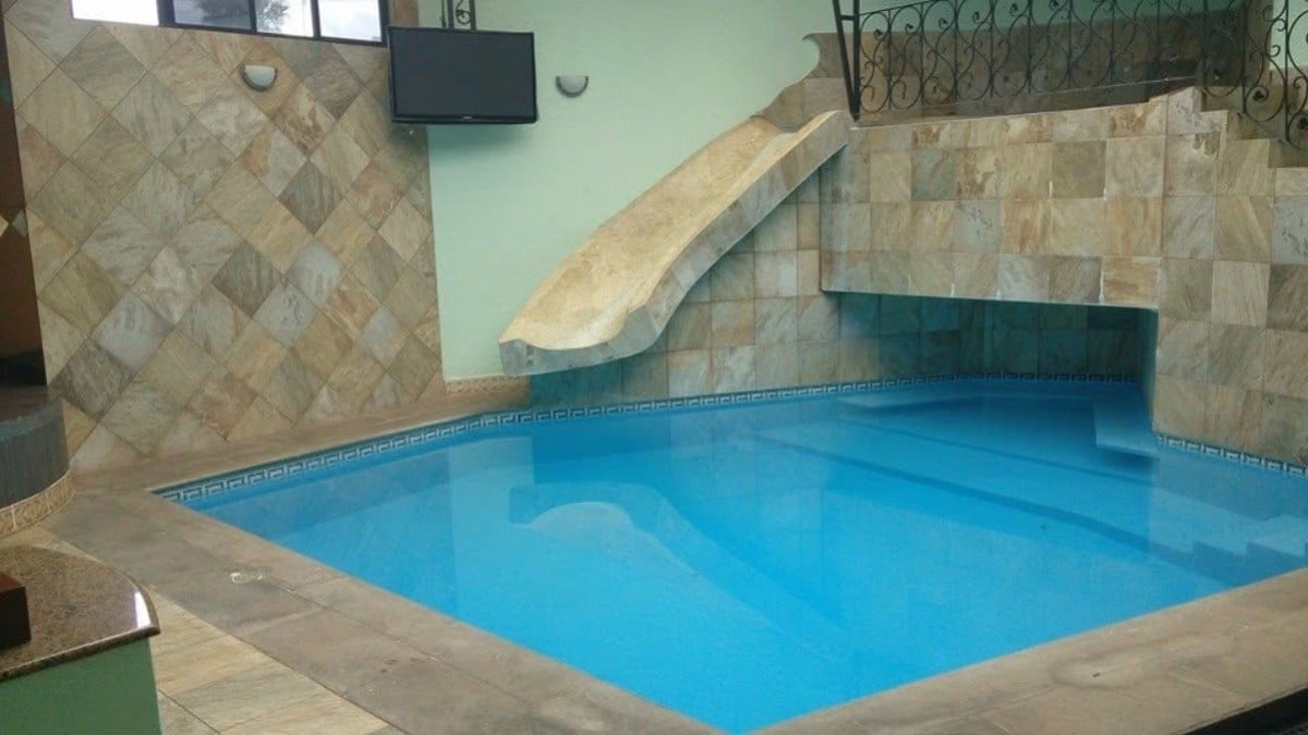 HABITACIÓN CON ALBERCA