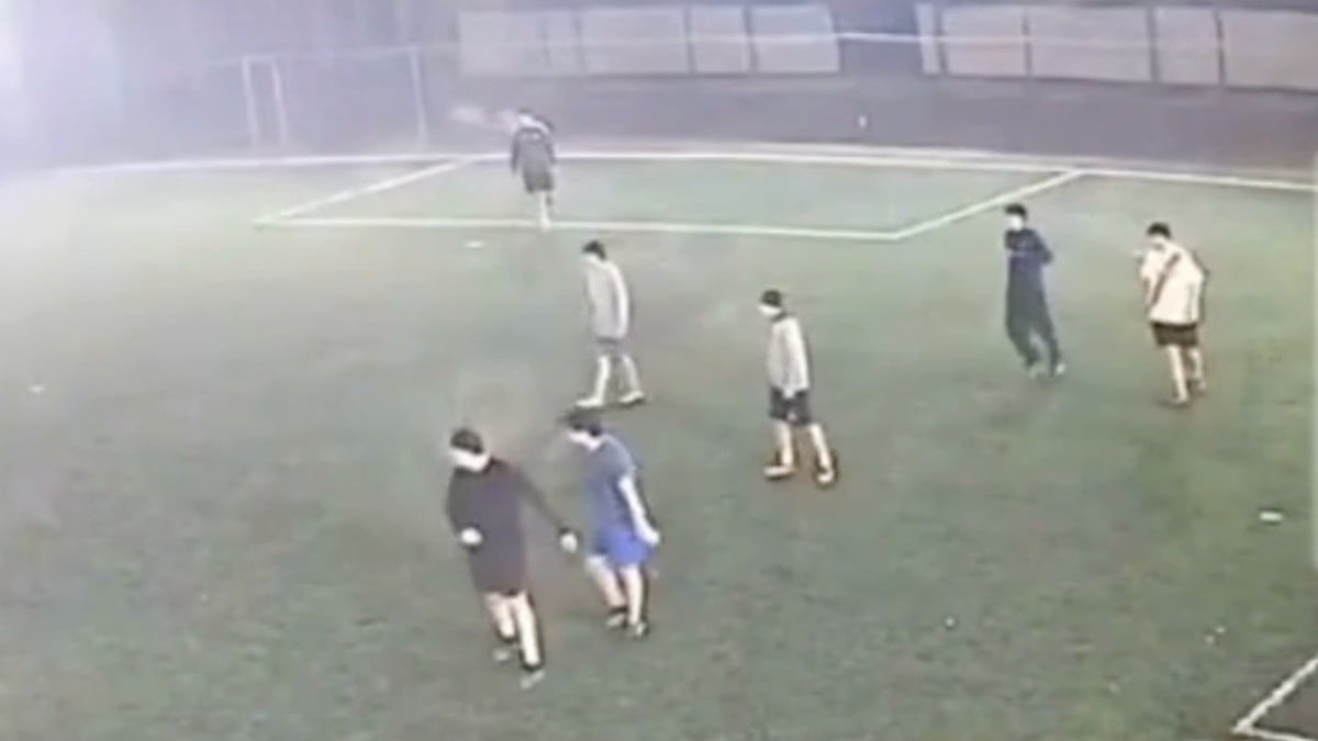 El joven jugaba con otros compañeros cuando recibió el disparo.