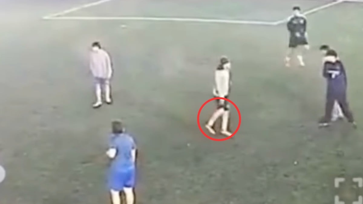 VIDEO Jugador recibió un disparo en plena cancha de futbol y todo fue grabado