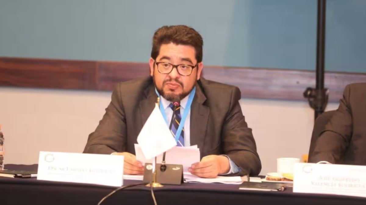 Sale otro fiscal de FGR