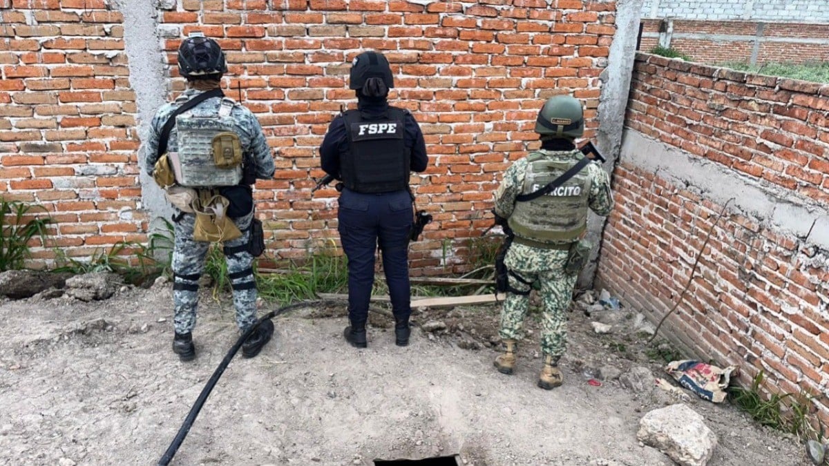 FSPE y Guardia Nacional aseguran cisterna oculta con huachicol en Villagrán
