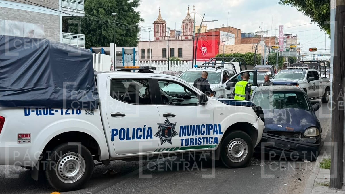 Detienen a presunto responsable de robos a tiendas de conveniencia tras persecución en la zona centro; le aseguraron un arma y cinco mil pesos
