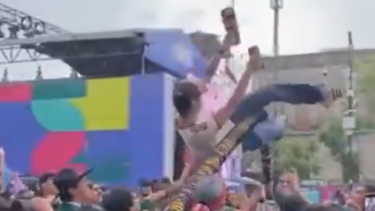 VIDEO ¡Nadie lo atrapó! Hombre termina hospitalizado tras 'volar' en un fan fest
