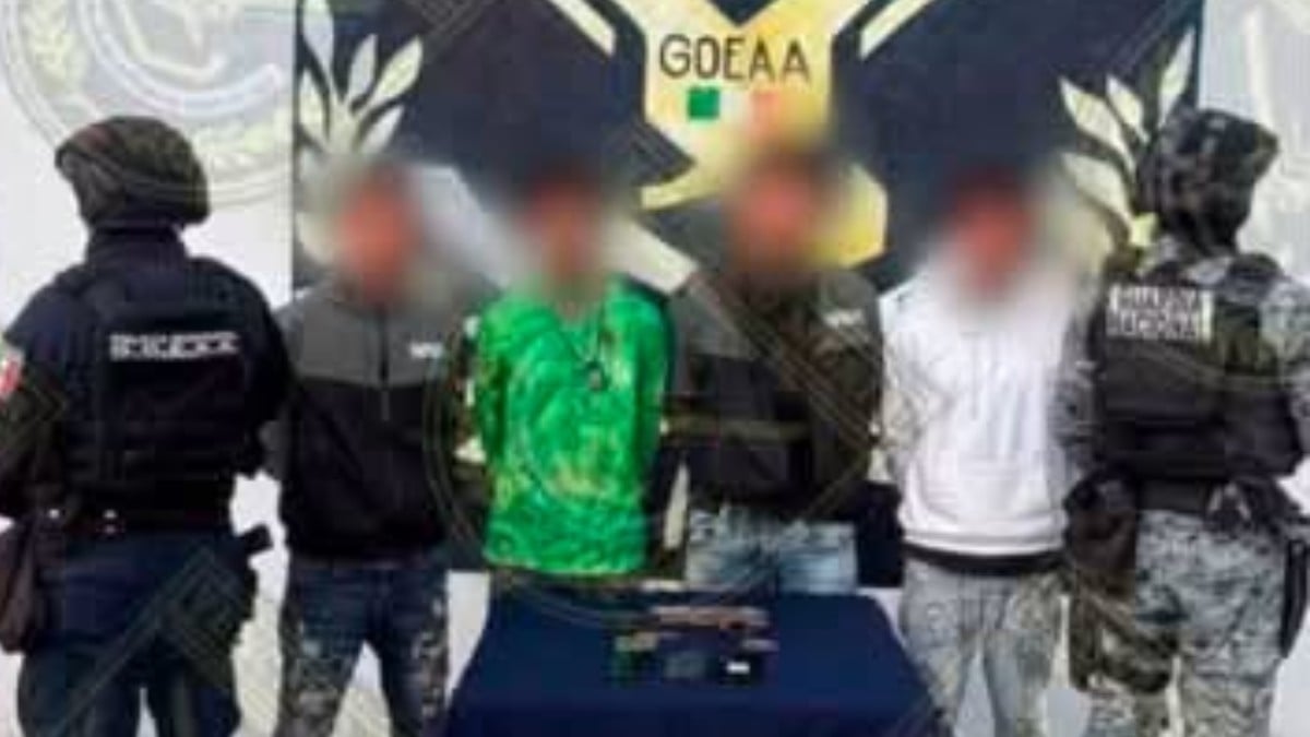 Caen 4 presuntos ladrones de autotransporte en la Celaya-Querétaro; iban en un auto robado