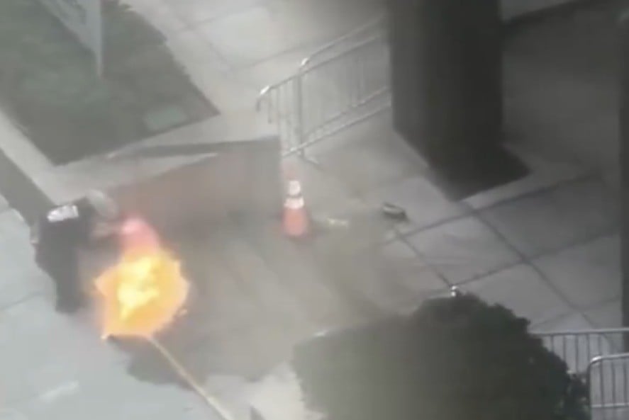 VIDEO ¡Explosiva protesta! Así este veterano atacó edificios de gobierno