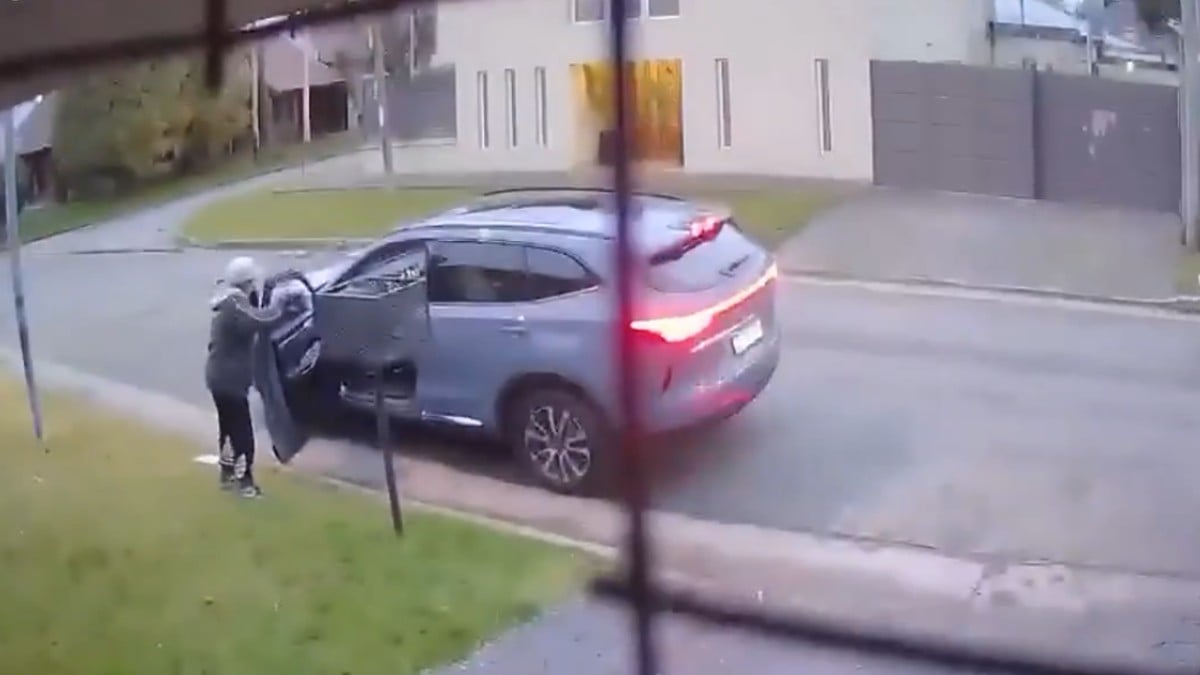 VIDEO “¡Te voy a matar al nene!“ Asaltante amenaza a menor para robar una camioneta