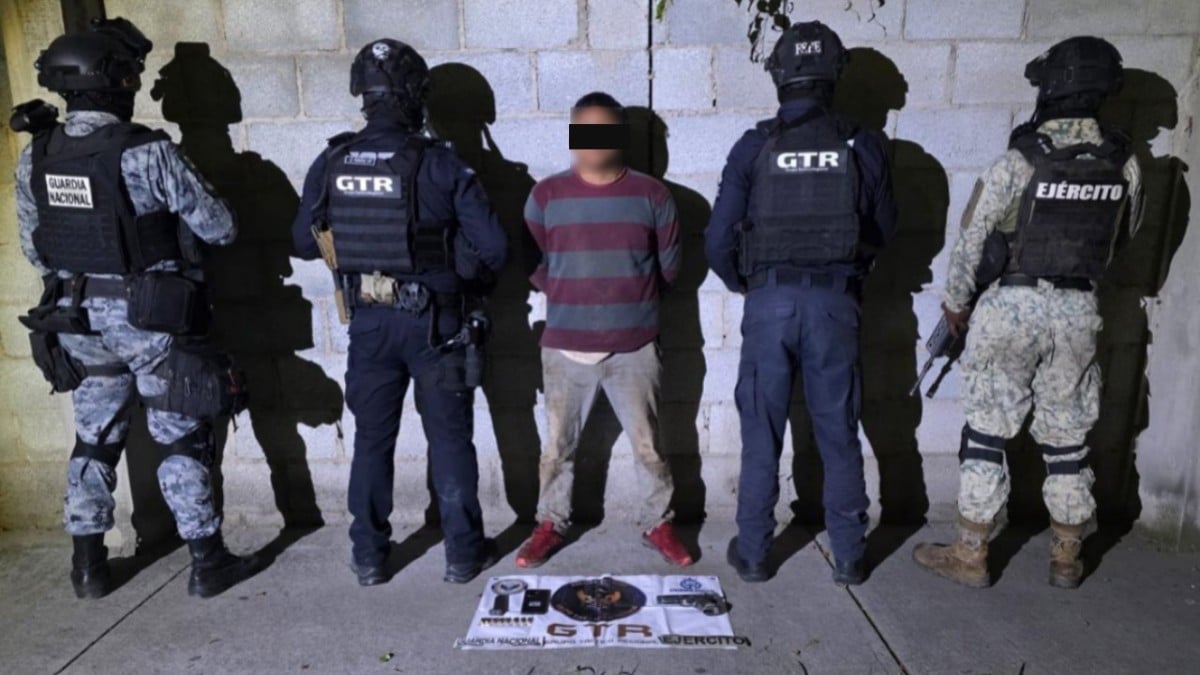 Detienen a dos hombres con armas y 300 dosis de drogas en León
