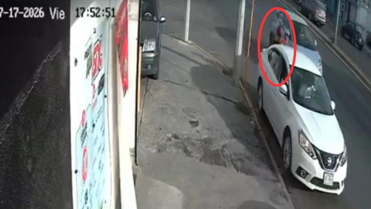 VIDEO Atropellan a mujer y a sus dos hijos; conductor huye sin auxiliarlos