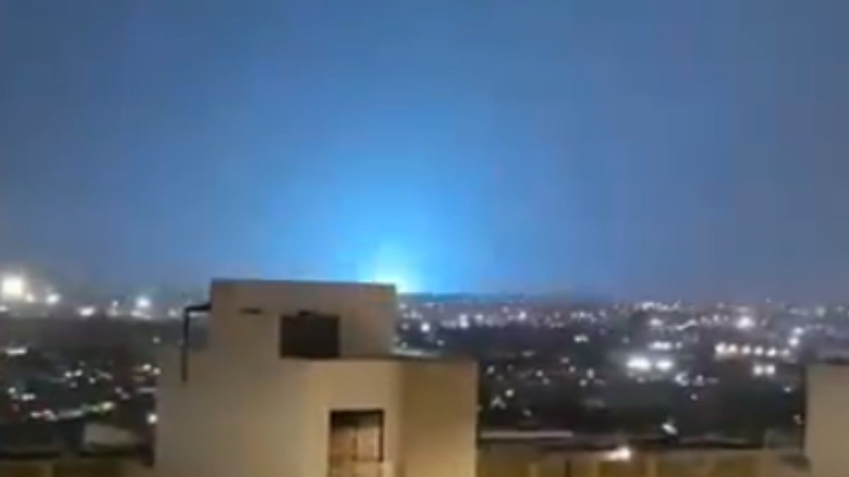 VIDEO ¿Qué es eso? Captan extrañas luces azules durante una tormenta en Guadalajara