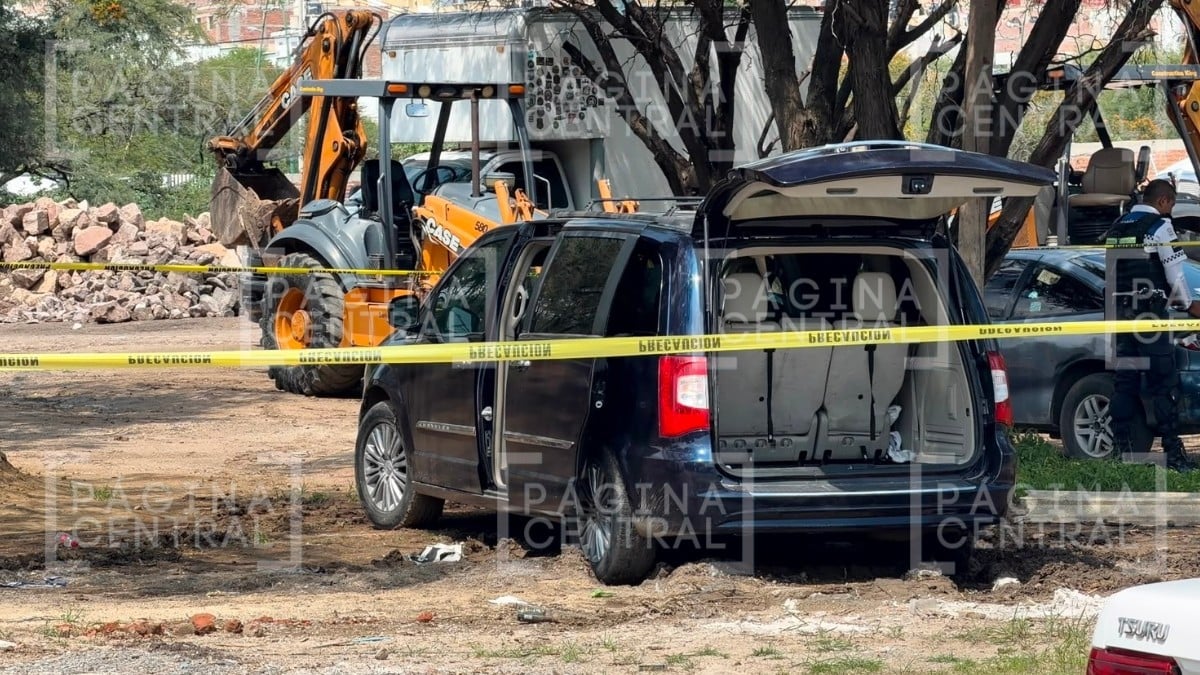 Huyen tras robo a casa en Punta del Este; abandonan camioneta con joyas y un arma en León