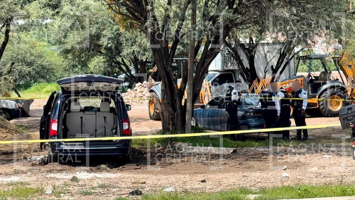CAMIONETA ABANDONADA EN DESARROLLO EL POTRERO