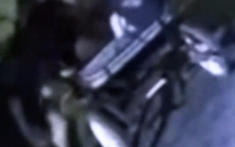 VIDEO ¡Llamen un vaquero! Cometen asalto y huyen a caballo
