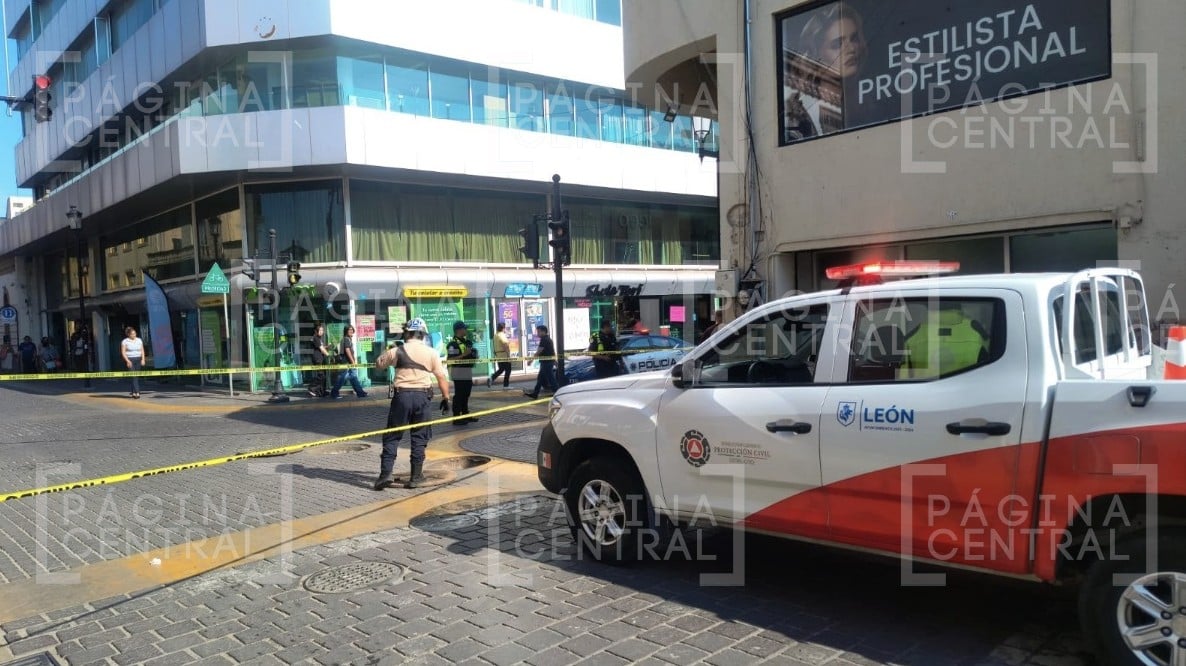 Falla eléctrica en transformador subterráneo genera humo y movilización en centro de León