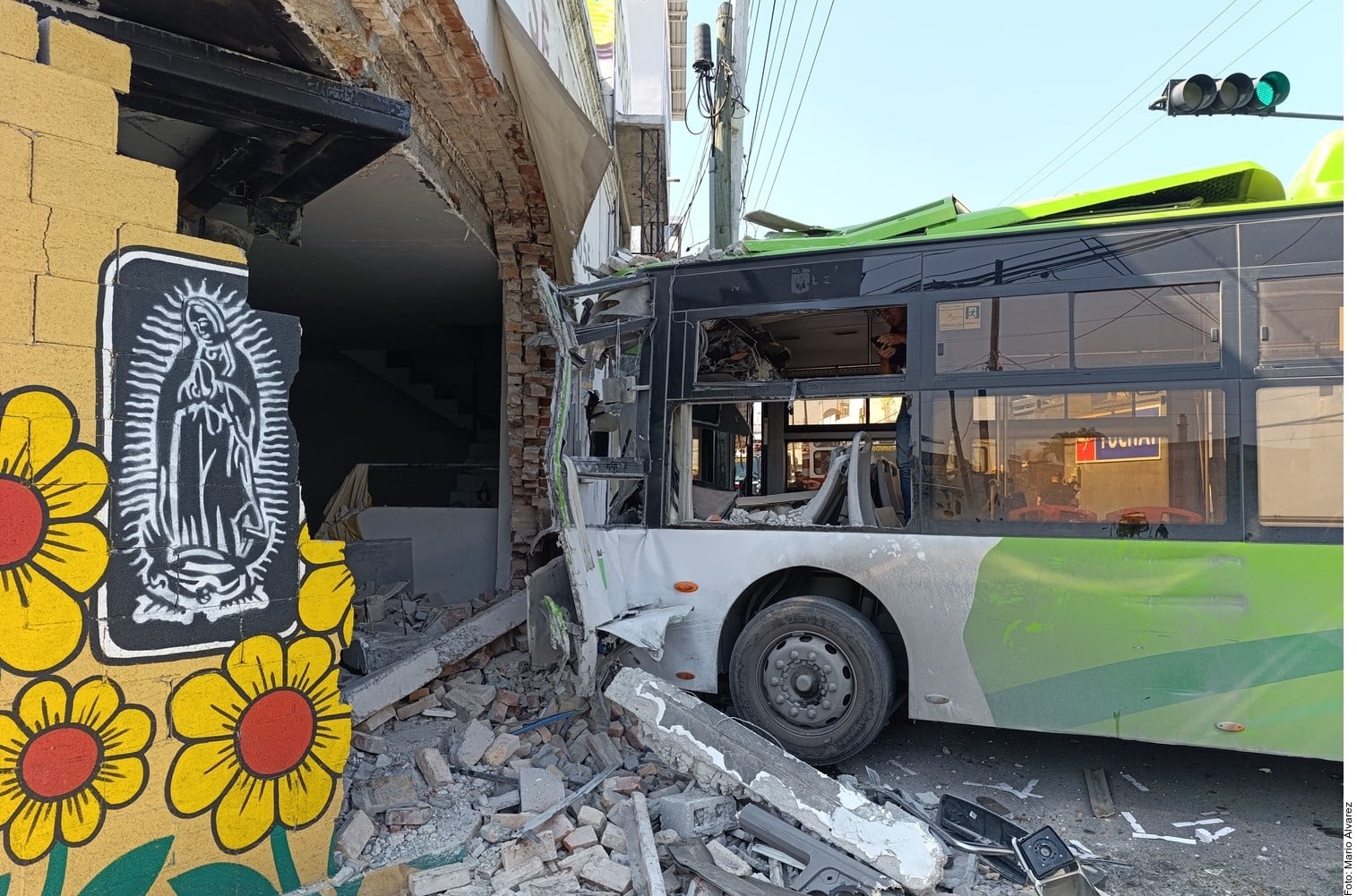 Se salva imagen de Virgen tras camionazo