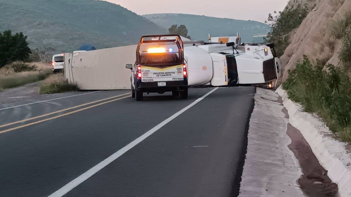 ¡Cuidado! Accidente cierra completamente la carretera Silao–San Felipe; hay tráfico y largas filas
