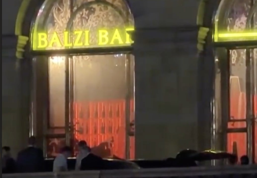 VIDEO ¡Cena fatal! Ataque en restaurante deja muertos y varios heridos