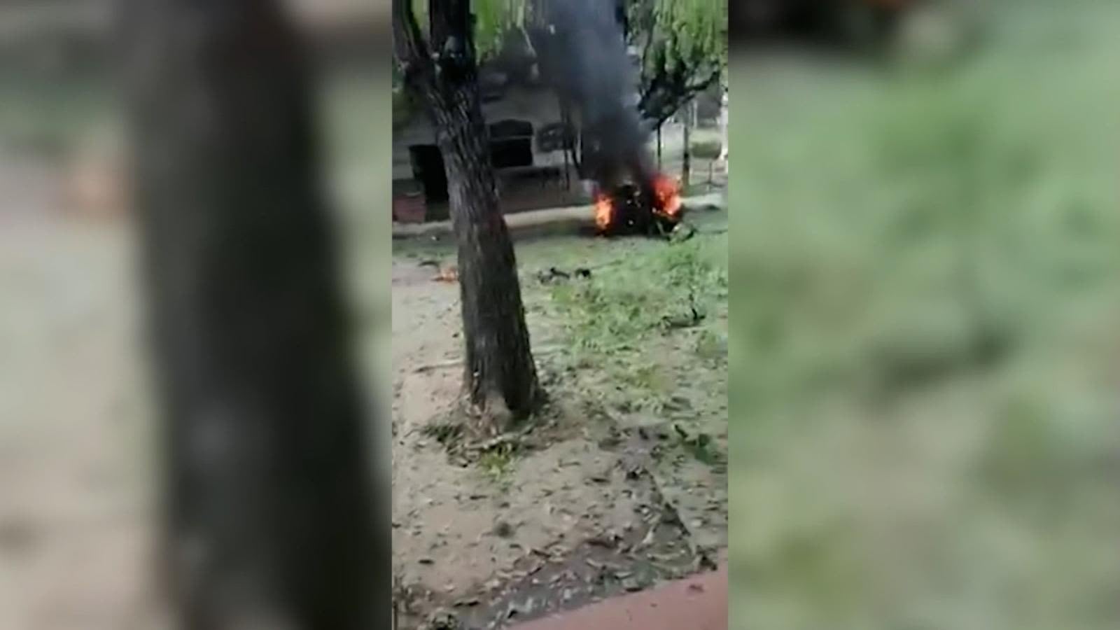 ¡Devastador ataque! Coche bomba explota frente a estación de policía, hay heridos