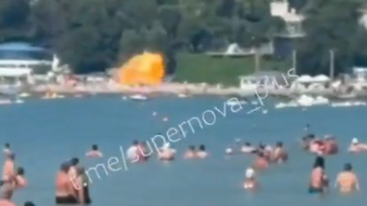 VIDEO ¡Terror en la playa! Dron impacta contra turistas en el mar; reportan siete muertos