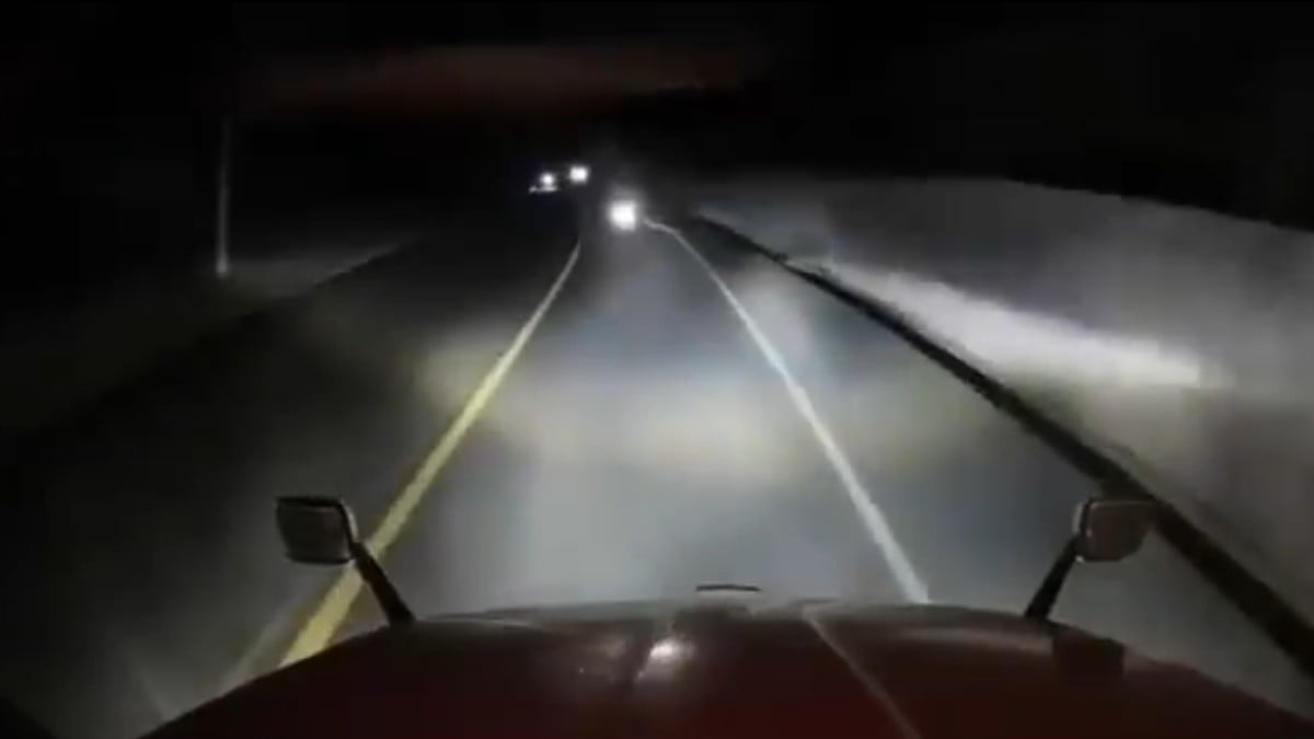 Moto choca contra tráiler