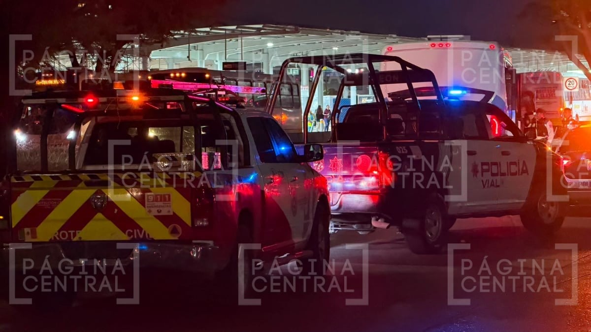 Choque entre camiones urbanos en base Delta de León deja cinco lesionados