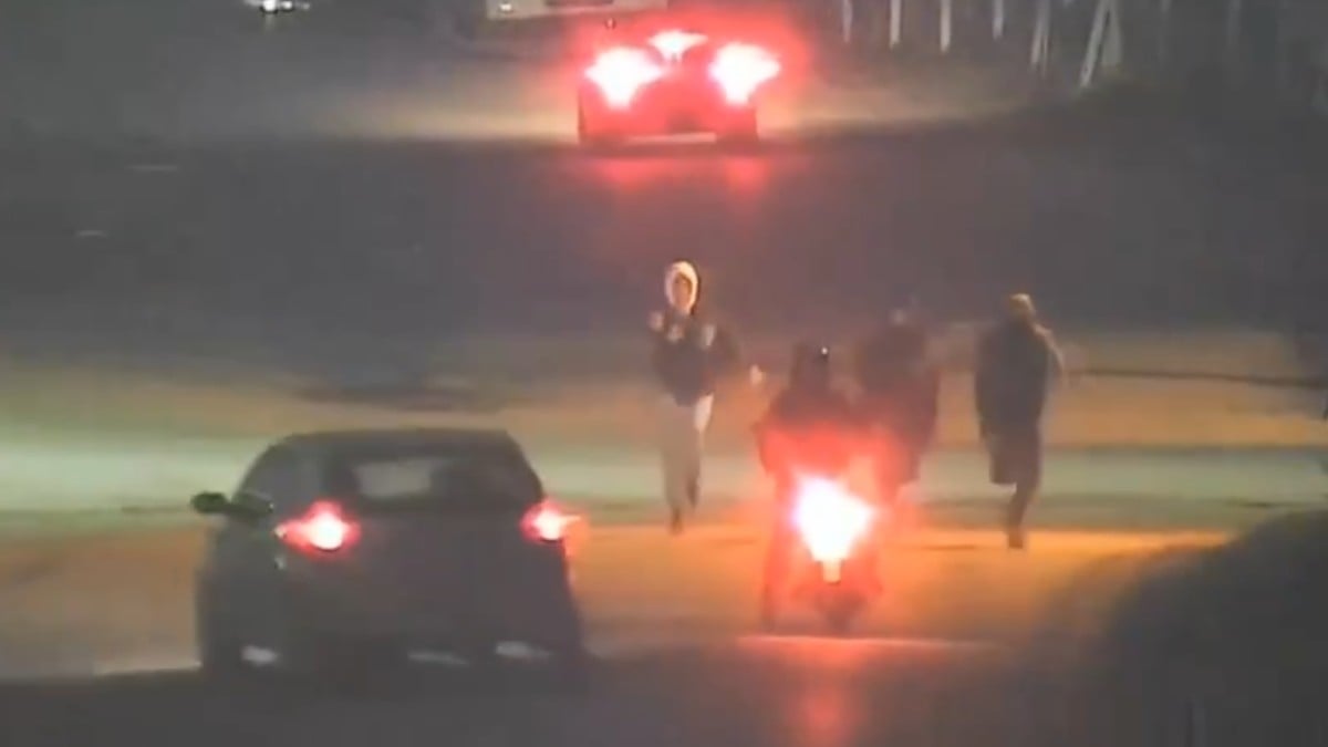VIDEO 'Frena o te mato': Captan a cuatro ladrones al momento de asaltar a una motociclista