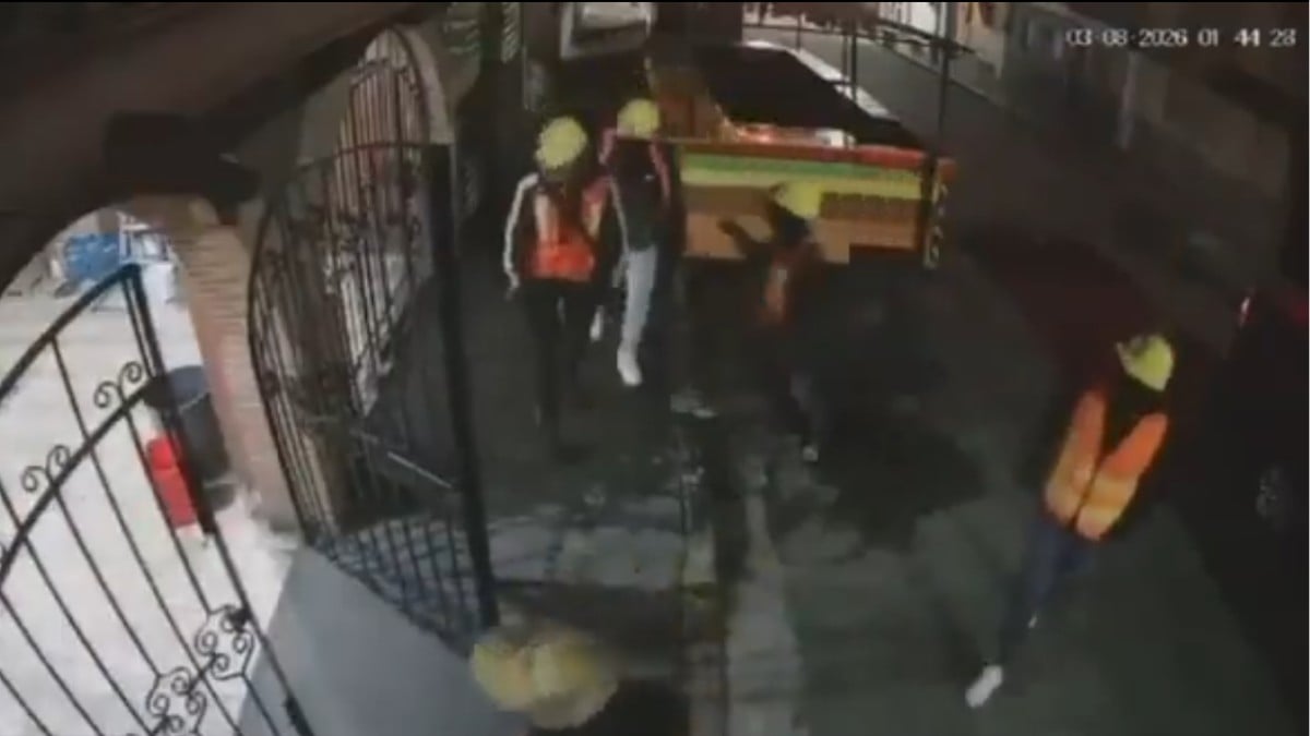 VIDEO ¡Se hicieron pasar por obreros! Ladrones cierran la calle y roban un restaurante