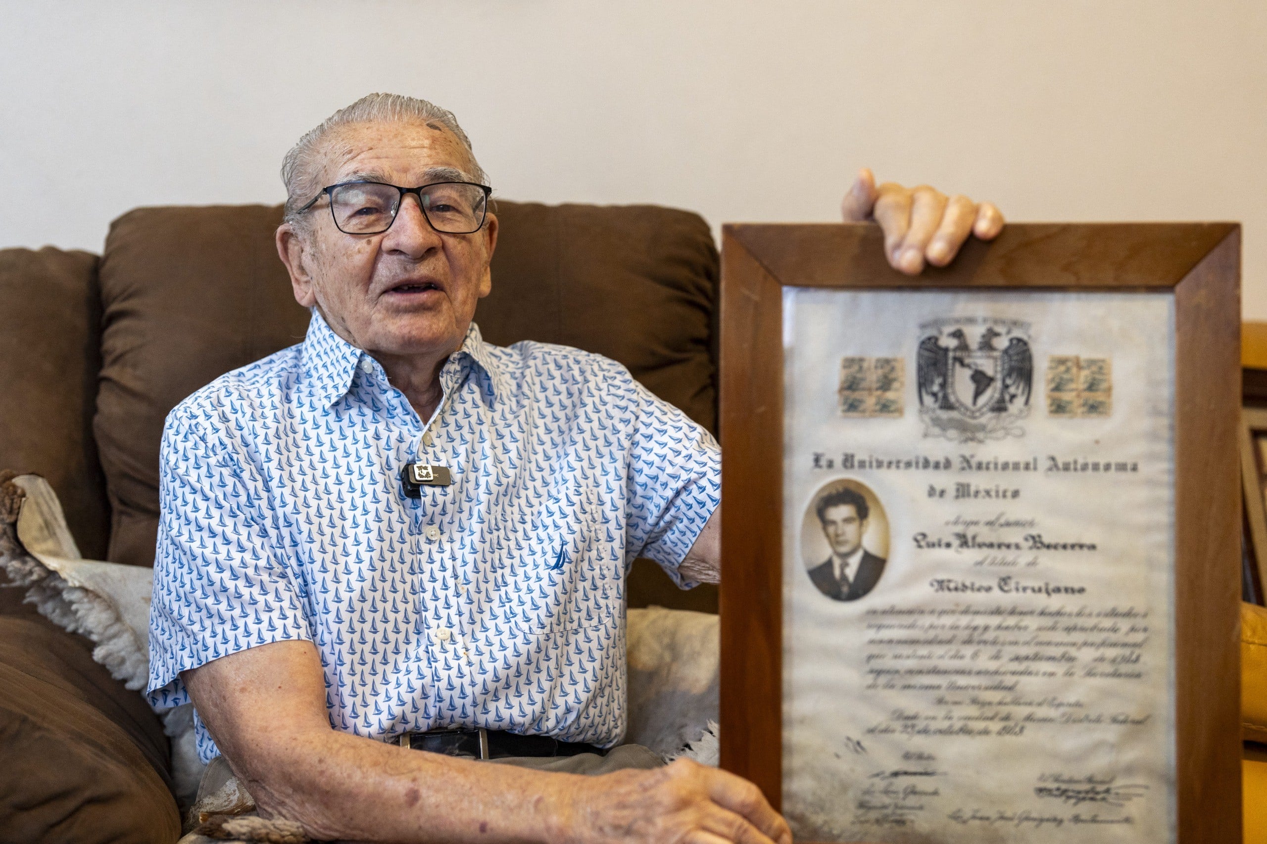 Doctor Luis Octavio Álvarez celebra 102 años y comparte su legado en Historias Centenarias