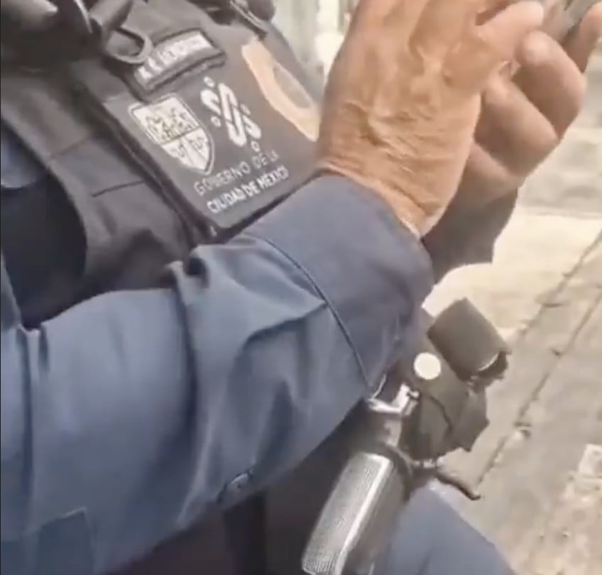 VIDEO ¿Mordida por transferencia? Evidencian presunto acto de corrupción policial